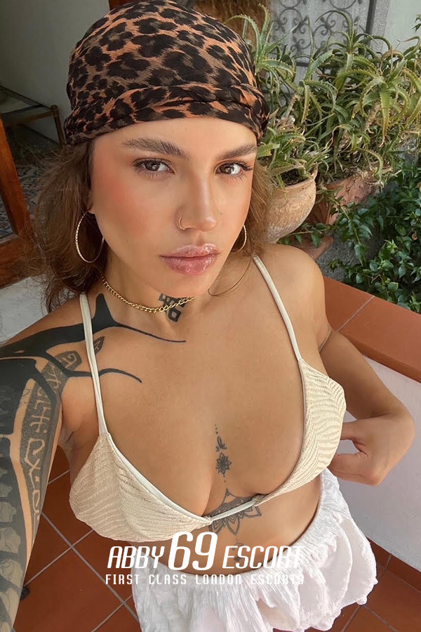 34C Edgy London Escort