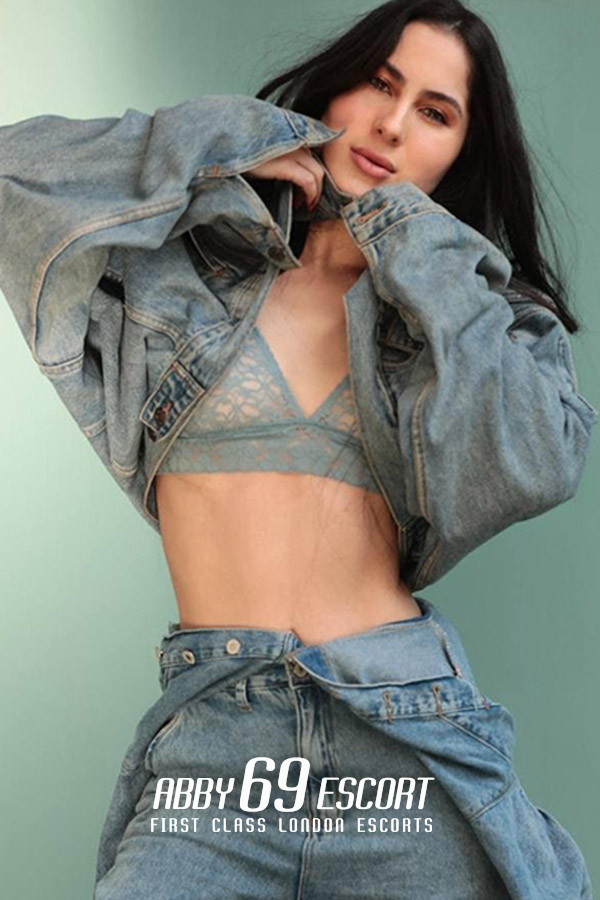34B Small Tit London Escort