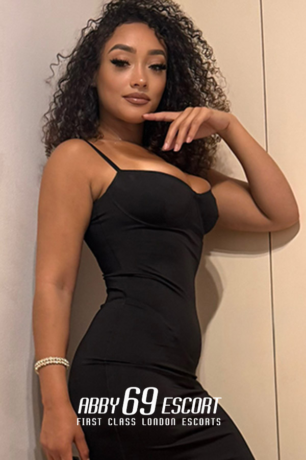 34C Curly London Escort