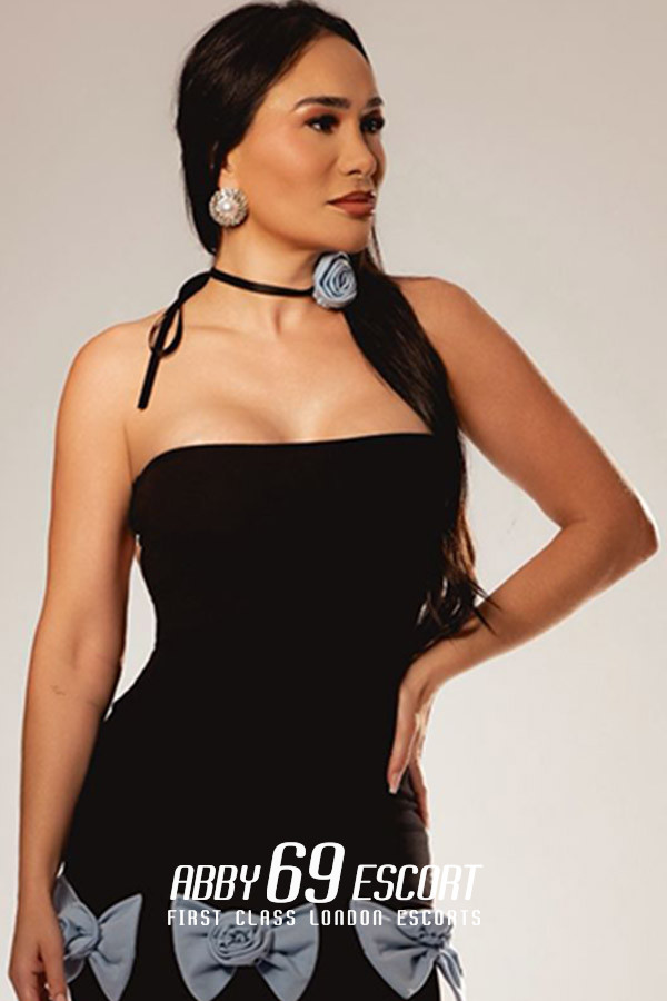 34D Mature London Escort