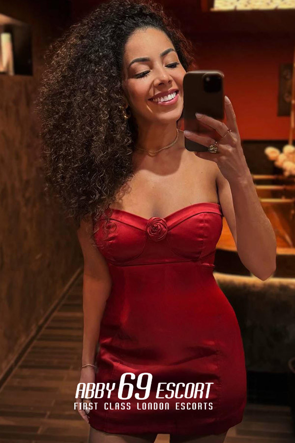 36A Curly Hair London Escort
