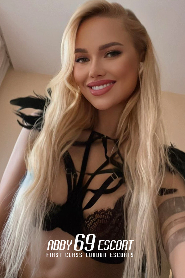 34D Videocall Blond Snowballing Swallow London Escort