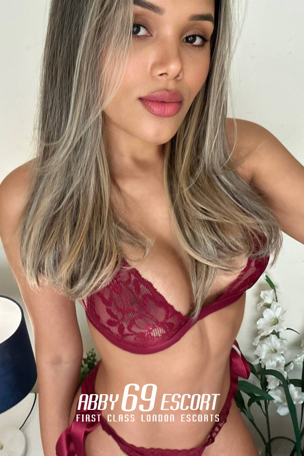 32B Massage Italian London Escort