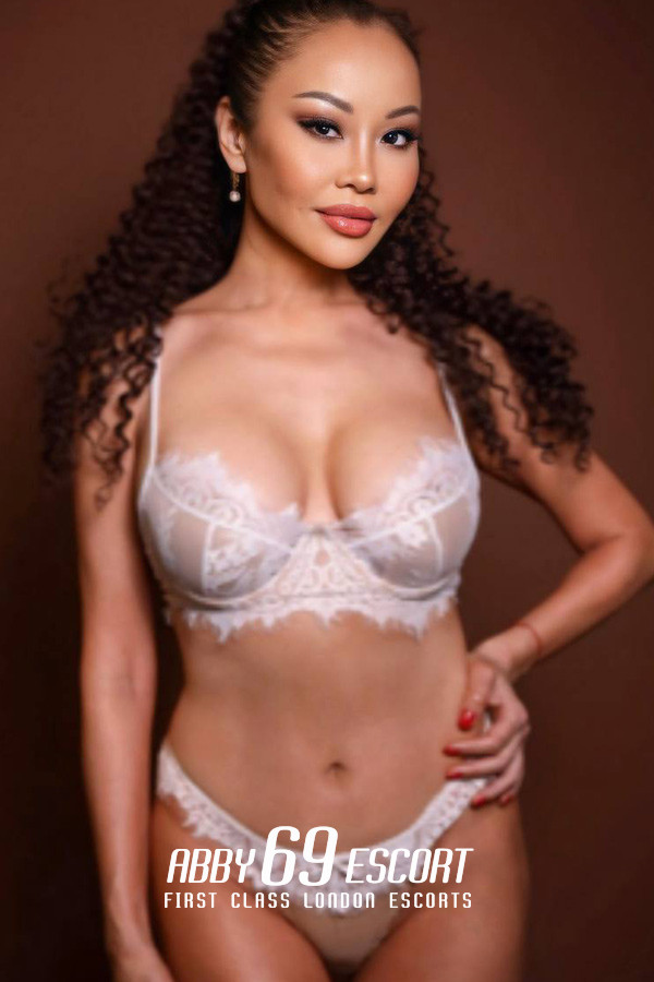 34D Russian Mature London Escort