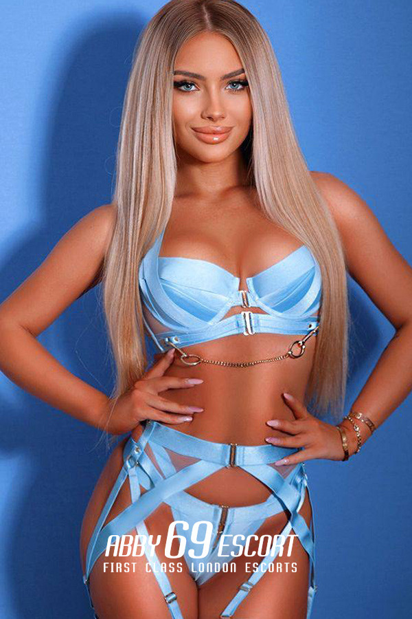 34B Bombshell Hairy Armpit London Escort