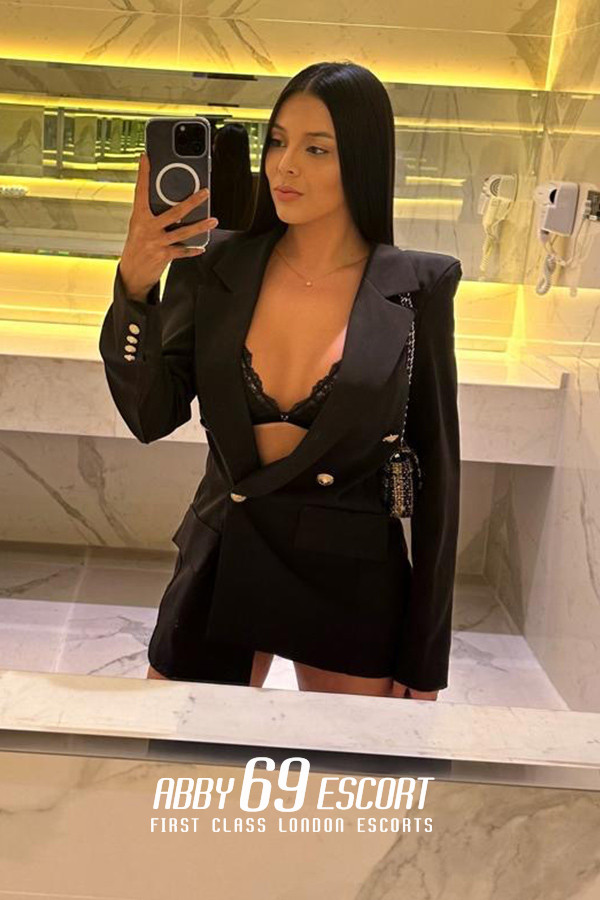 34D Silicone London Escort