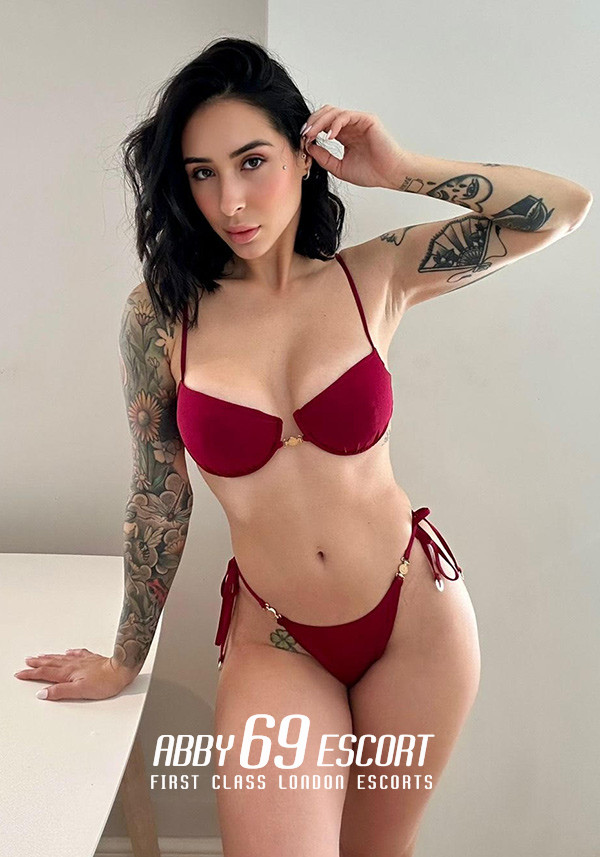 34C Fetish Foot London Escort