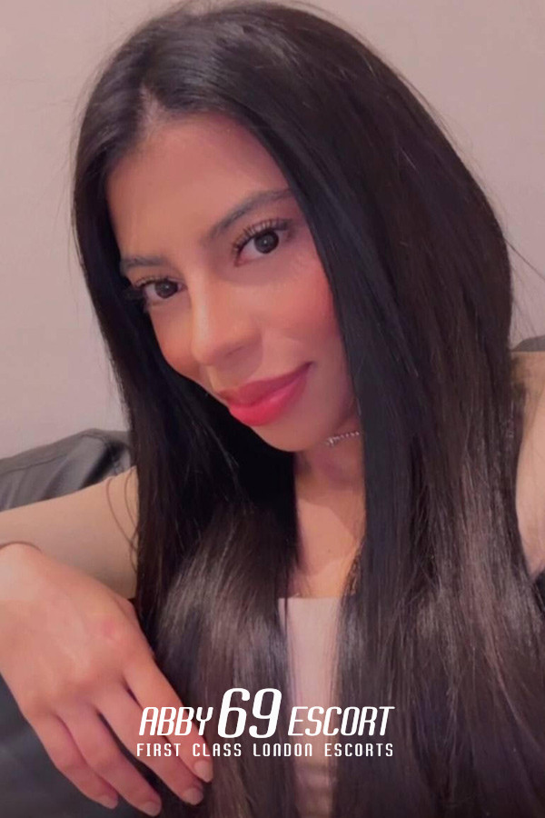 32B Small London Escort