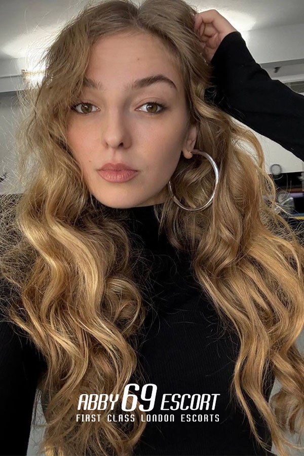 34B Twenties London Escort