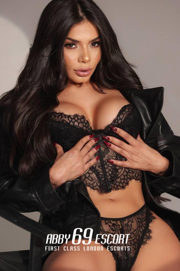 34C W1 London Escort