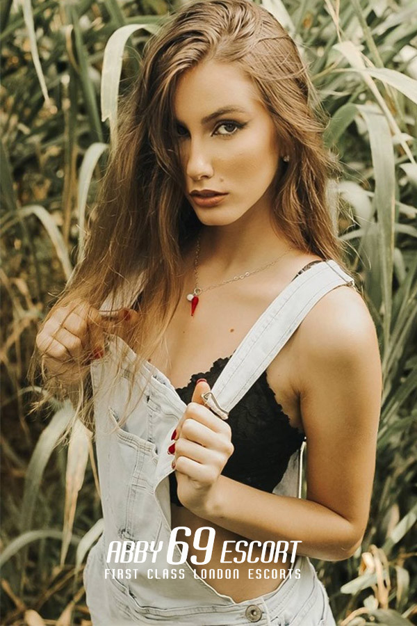 32A Online Filthy London Escort