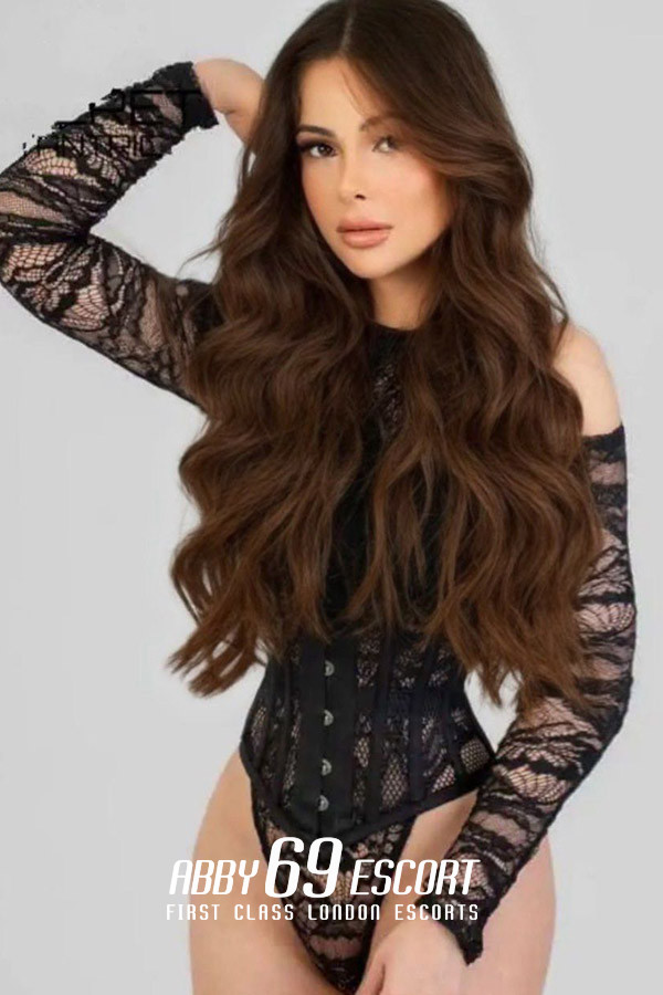 34B Sexy Mature London Escort