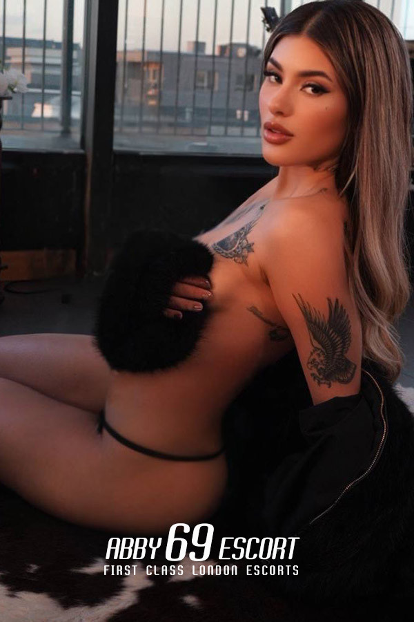 32C Dt London Escort