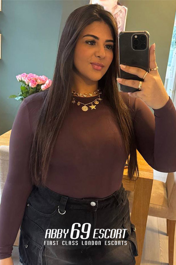 36DD Chubby London Escort