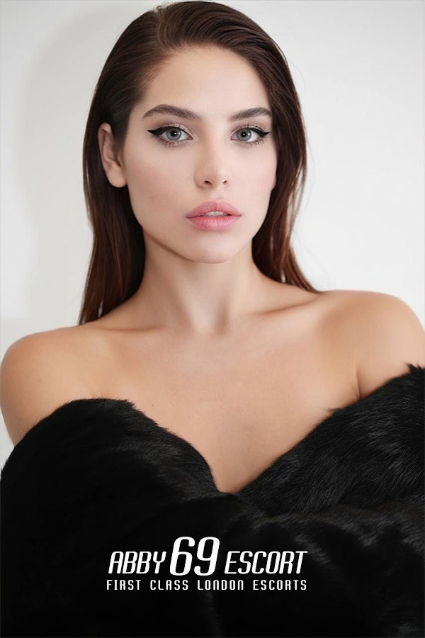 34B Brunette London Escort