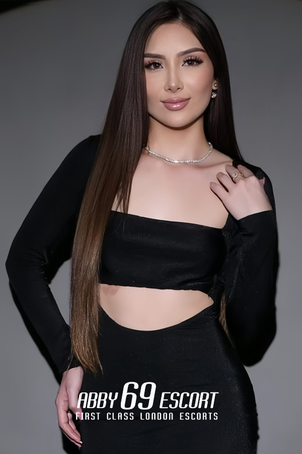 34B Pretty London Escort