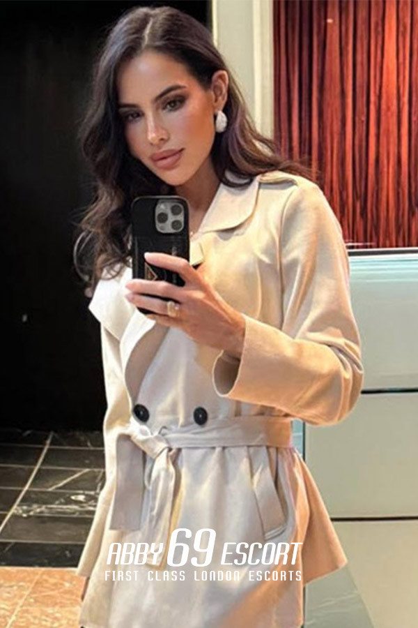 34C Toys London Escort