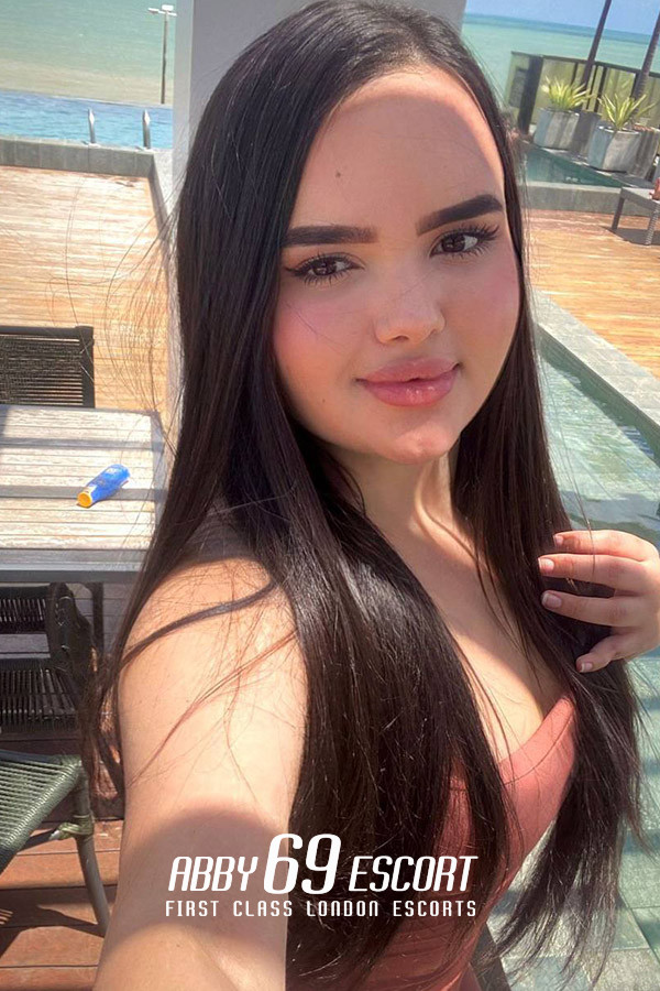 34C Phat Ass London Escort