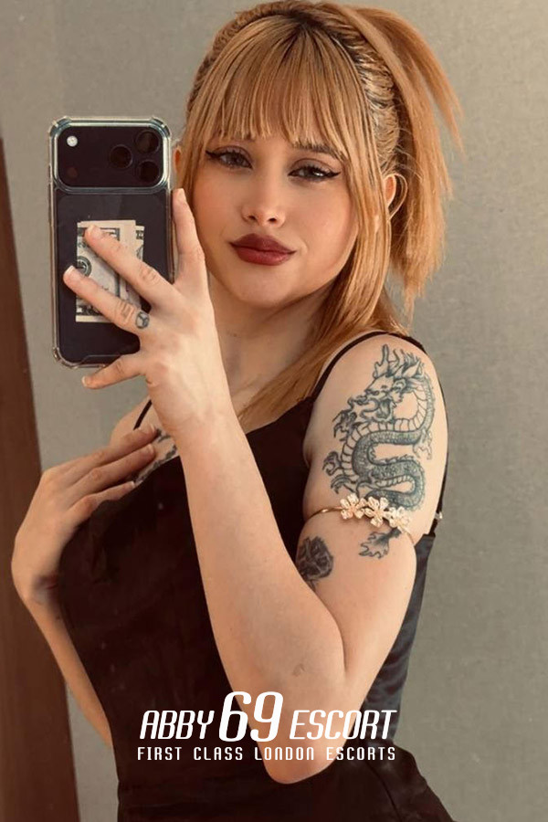 32C Edgy London Escort