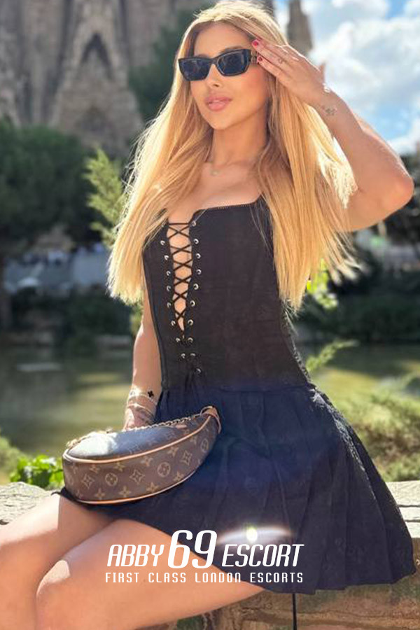 34C Stag Party Birthday Orgy London Escort